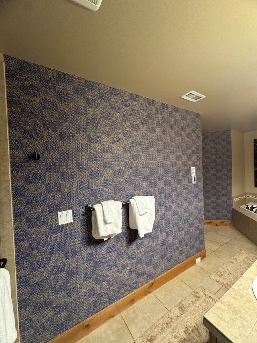Traditional Wallpaper project completed by AceCraft in Everett, Washington