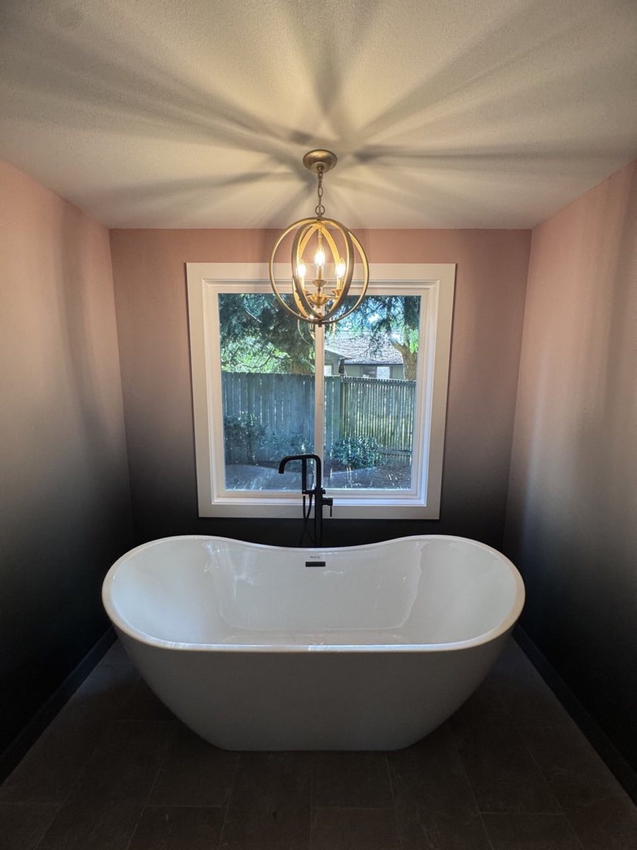 Traditional Wallpaper project completed by AceCraft in Mount Vernon, Washington