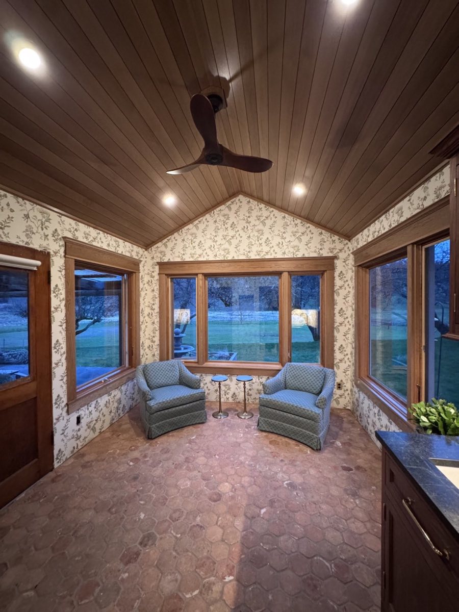 Traditional Wallpaper project completed by AceCraft in Bothell, Washington