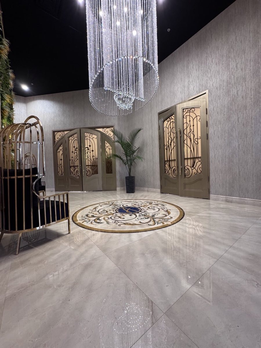 Traditional Wallpaper project completed by AceCraft in Mount Vernon, Washington
