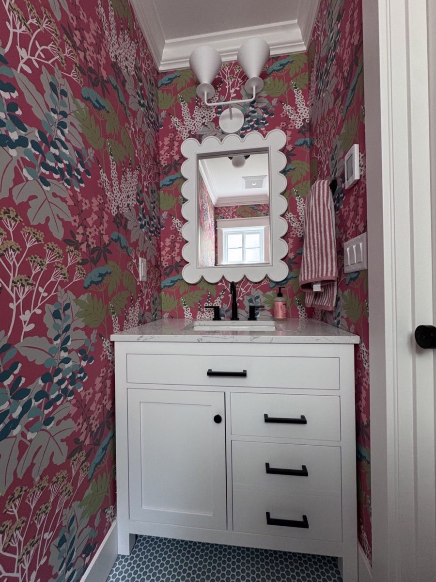 Traditional Wallpaper project completed by AceCraft in Seattle, Washington