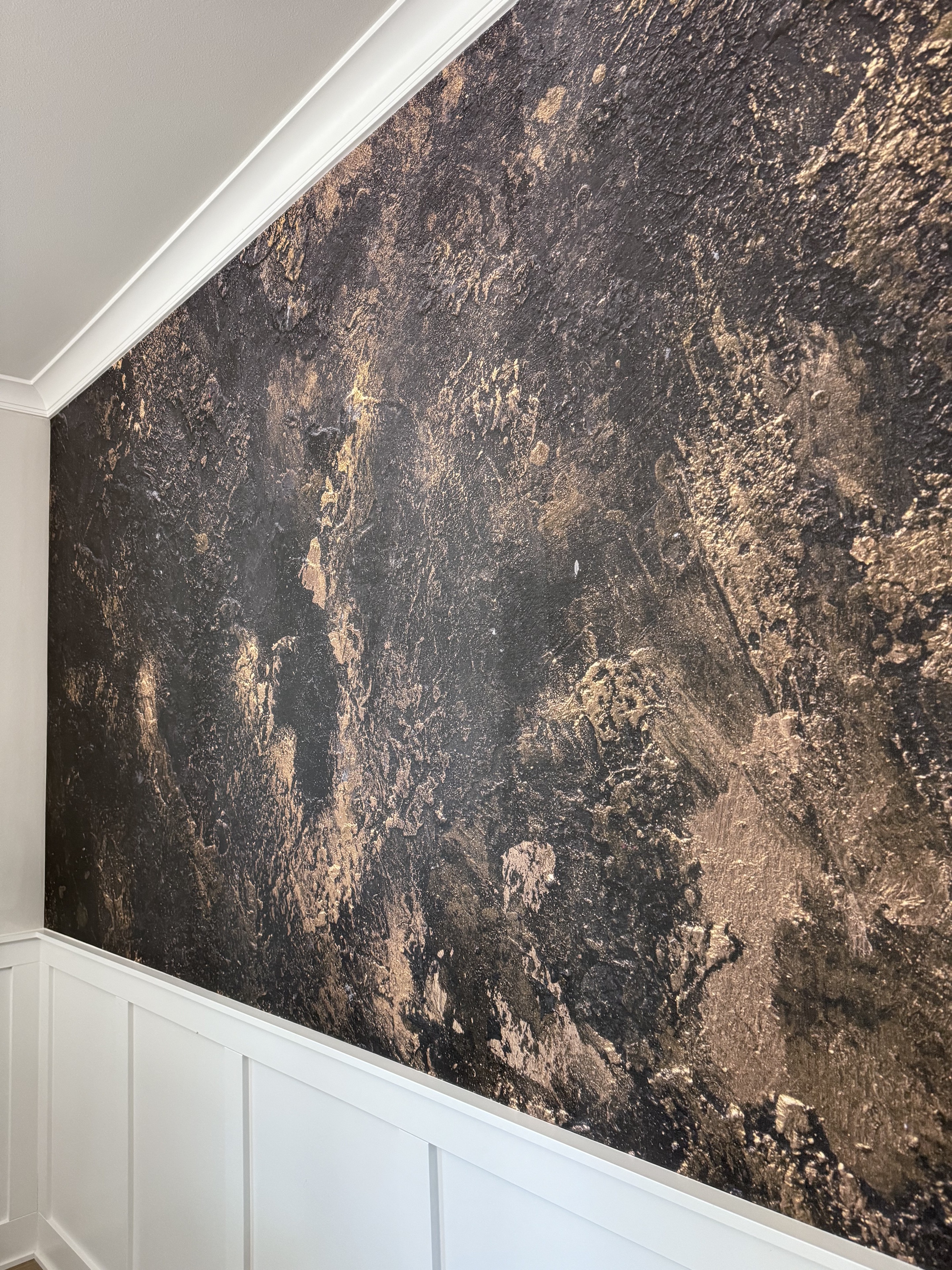 Traditional Wallpaper project completed by AceCraft in Bothell, Washington
