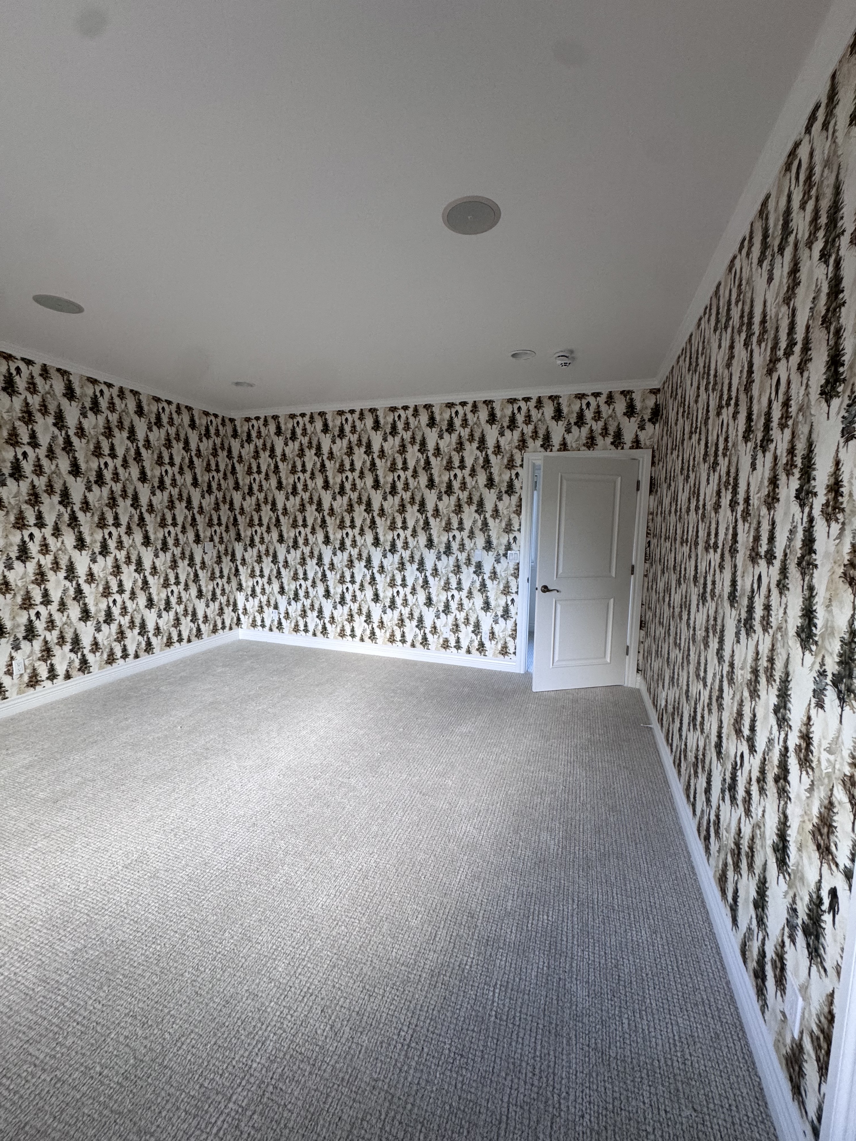 Traditional Wallpaper project completed by AceCraft in Everett, Washington